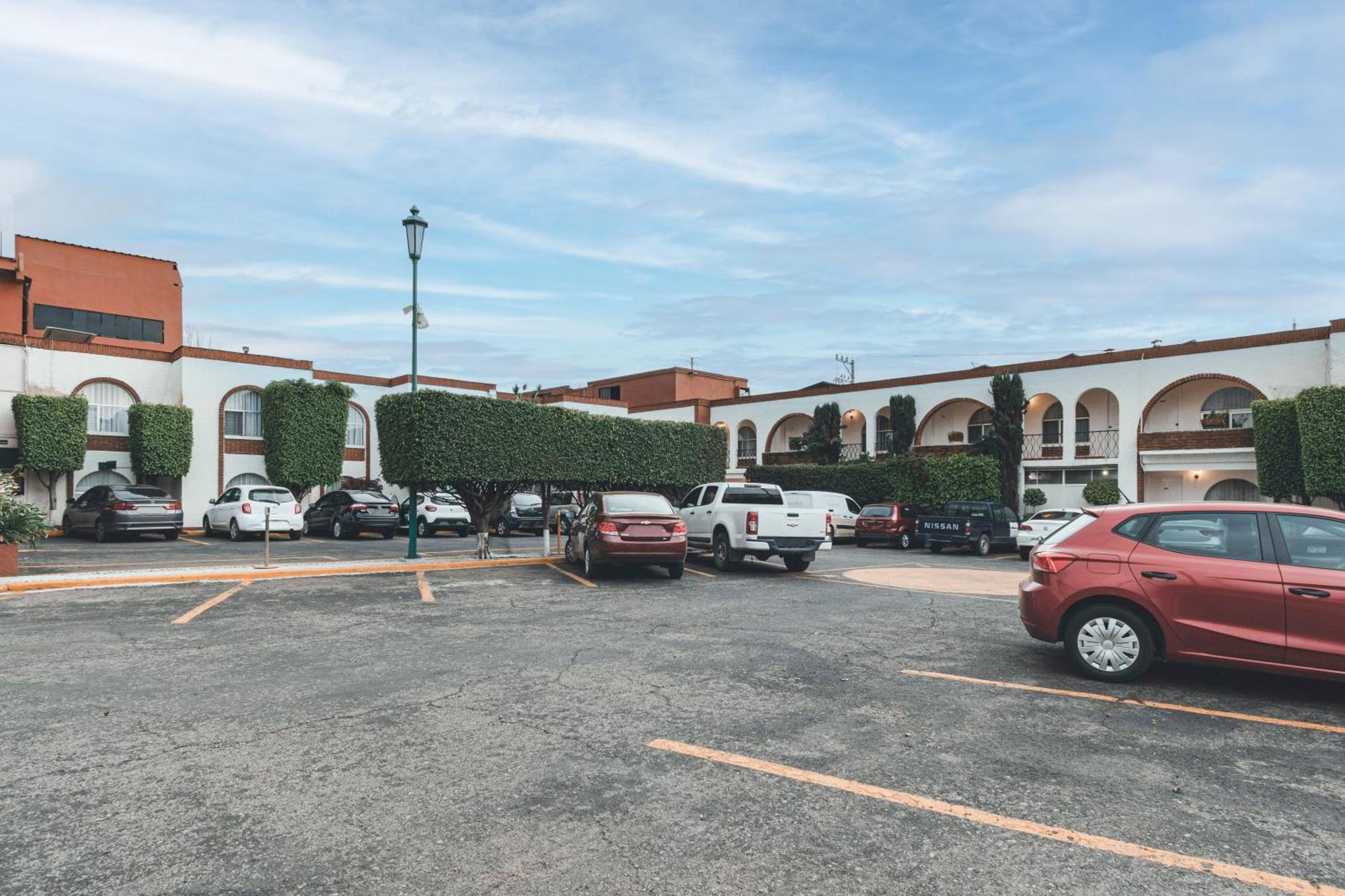 Hotel & Suites Villa Del Sol Morelia Exteriör bild